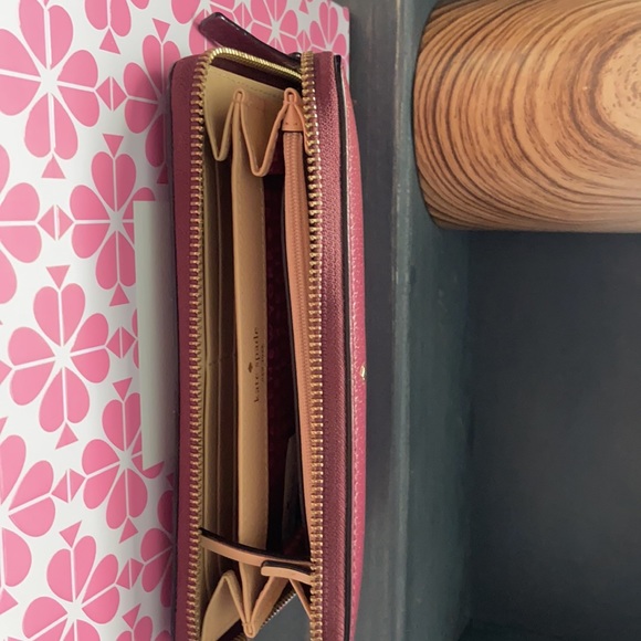 •Kate Spade Wallet - Picture 7 of 8